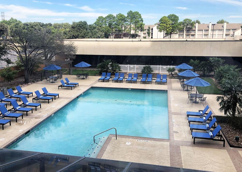 Hilton Arlington Hotel Exterior photo