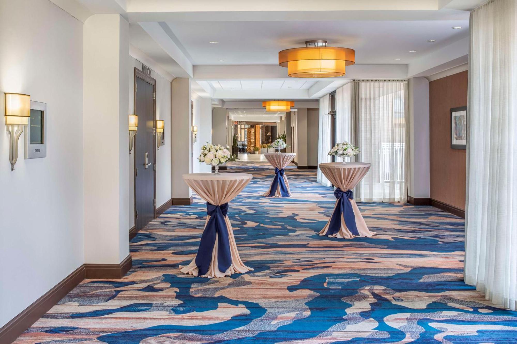 Hilton Arlington Hotel Exterior photo